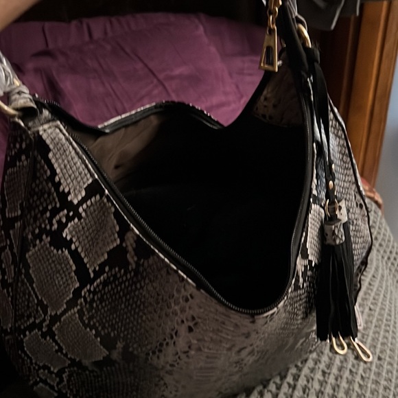 4 tha Ladies🙌 Woman’s stylish Snakeskin print Bag 👜 - Picture 2 of 5